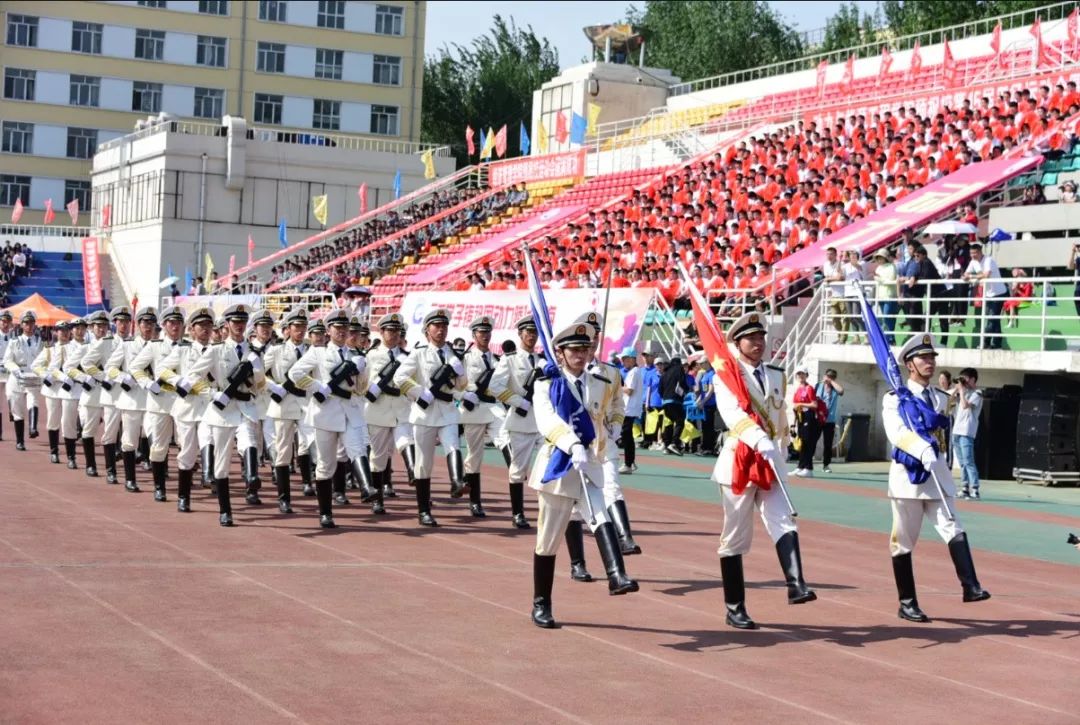 鍝堝皵婊ㄥ笀鑼冨ぇ瀛﹁繍鍔ㄤ細鍏堝濂崇,鍏堝濂崇
