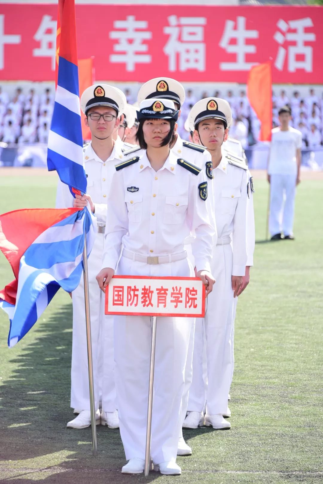 鍝堝皵婊ㄥ笀鑼冨ぇ瀛﹁繍鍔ㄤ細鍏堝濂崇,鍏堝濂崇