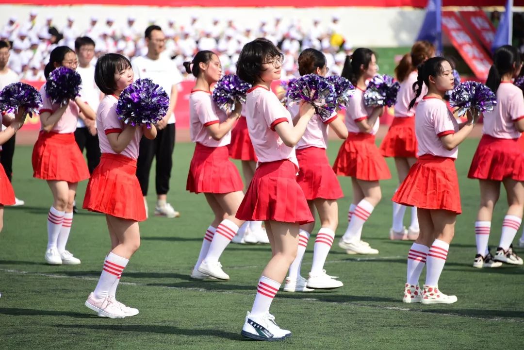 鍝堝皵婊ㄥ笀鑼冨ぇ瀛﹁繍鍔ㄤ細鍏堝濂崇,鍏堝濂崇