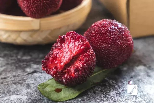 杨梅用盐洗不泡能洗干净嘛,杨梅能用盐清洗干净吗