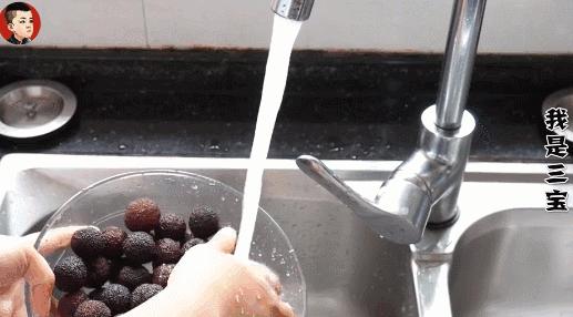 杨梅用盐洗不泡能洗干净嘛,杨梅能用盐清洗干净吗