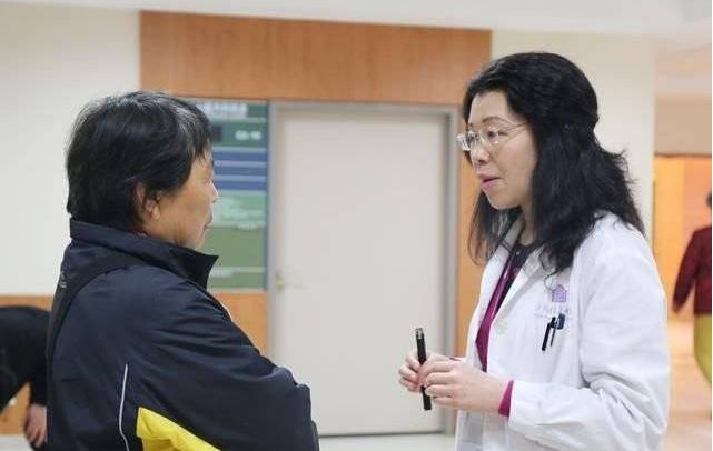 女孩每天放屁数十次确诊肠癌,女子放屁肠癌