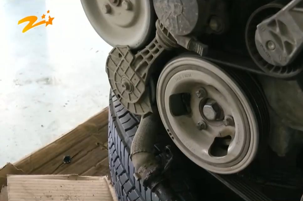 新车突然熄火4s店说不管怎么办,车子突然熄火断开电源又好了