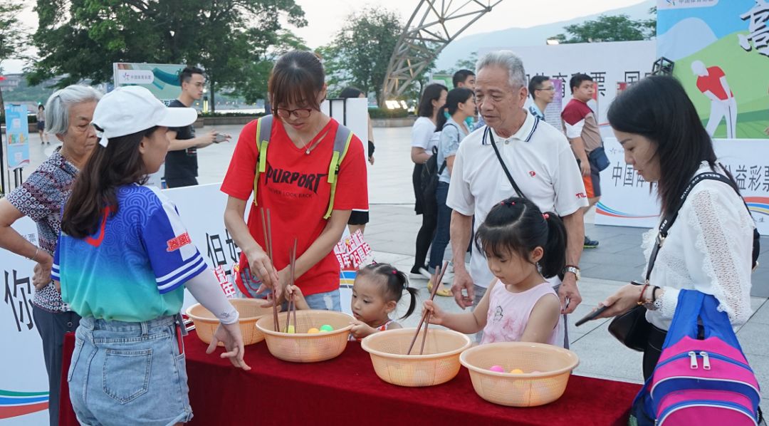 体彩活动热闹,广东公益体彩社区活动