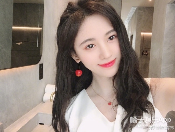 迪丽热巴欧阳娜娜双子座,欧阳娜娜和迪丽热巴互动