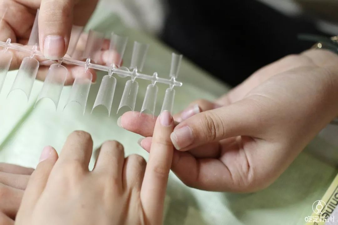 施华洛世奇美睫 (美睫沙龙美甲推荐)