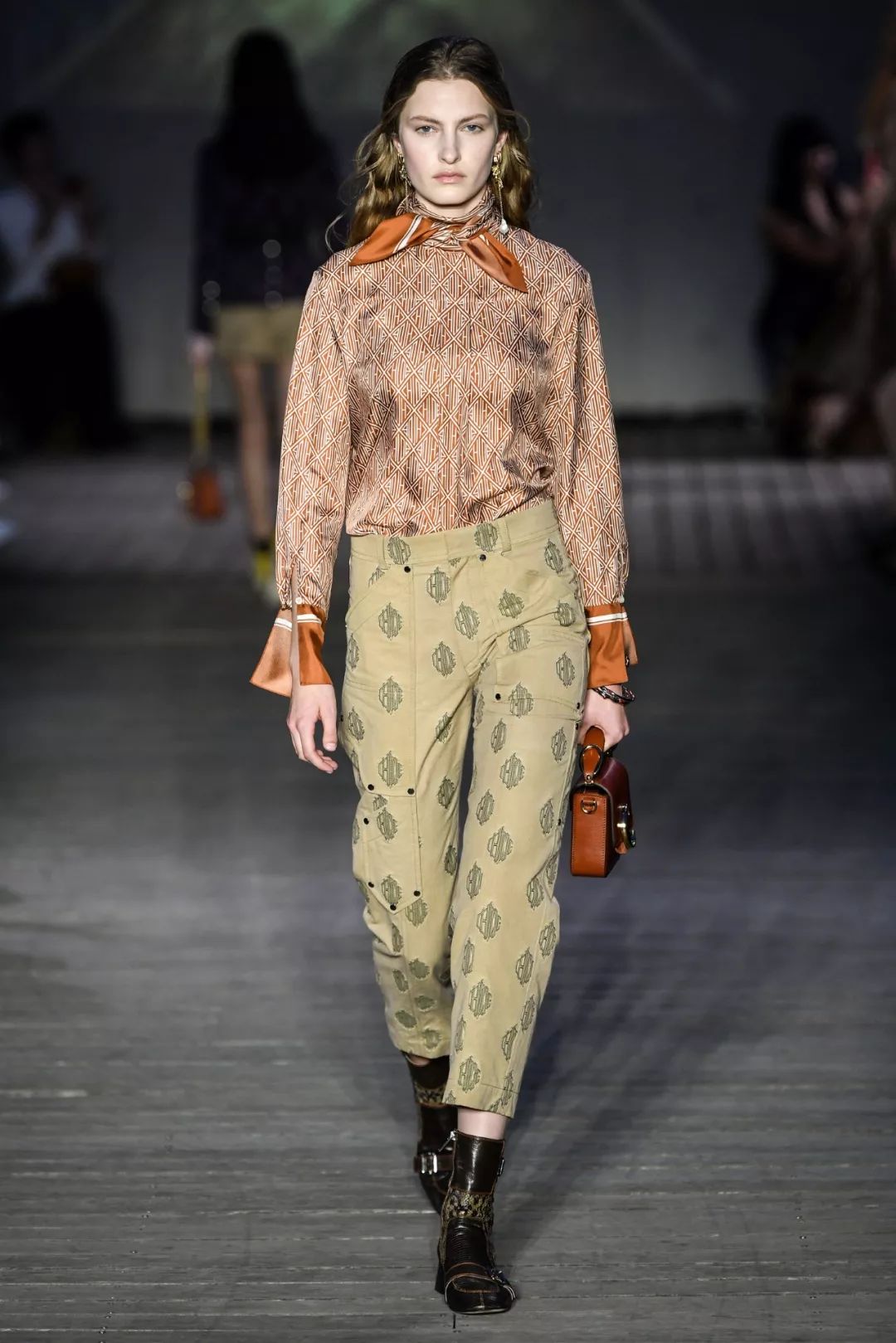 女生对闺蜜和普通人态度一样,女生对闺蜜的忍耐程度有多强