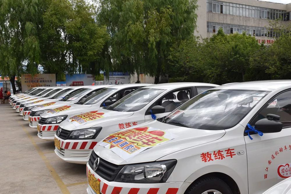 云南坚守17年爱心送考,丽江献爱心