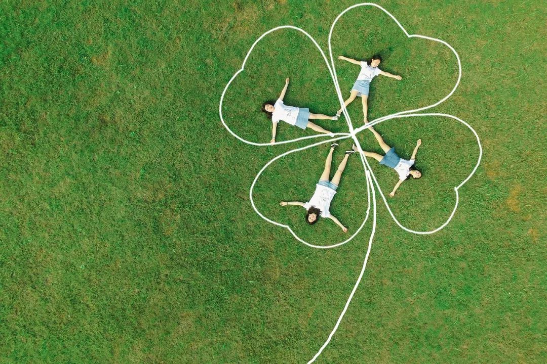 怎么拍出来的毕业照才好看,毕业了拍毕业照怎样好看