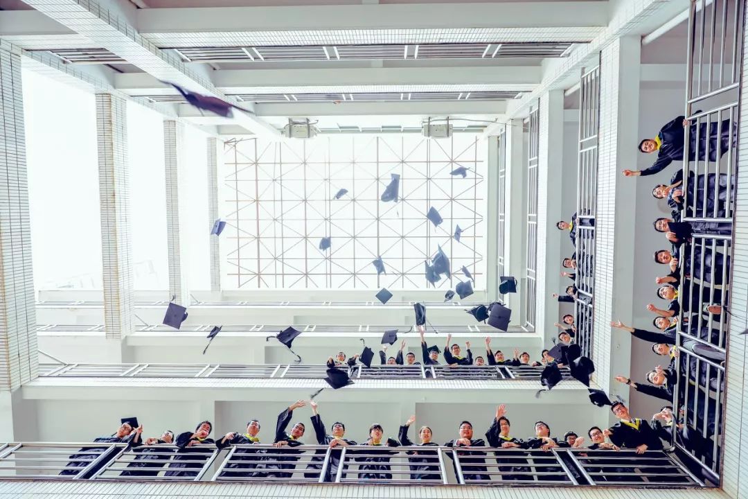 怎么拍出来的毕业照才好看,毕业了拍毕业照怎样好看