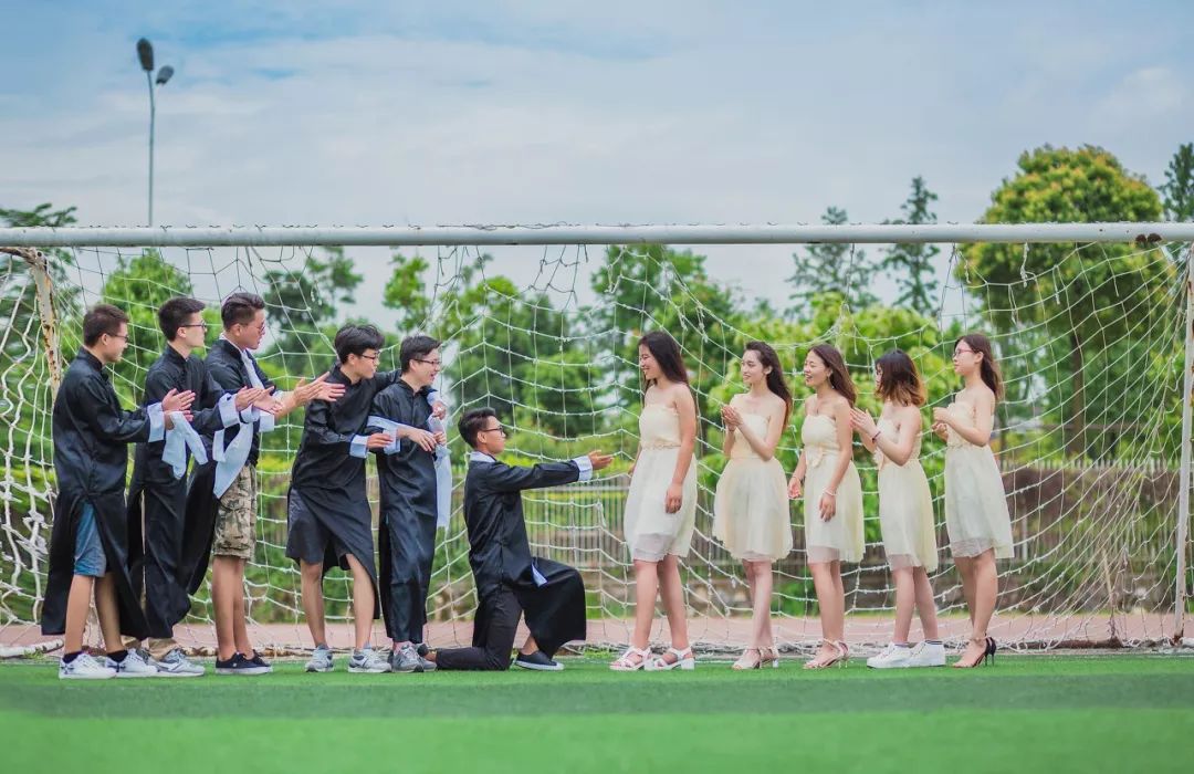 怎么拍出来的毕业照才好看,毕业了拍毕业照怎样好看