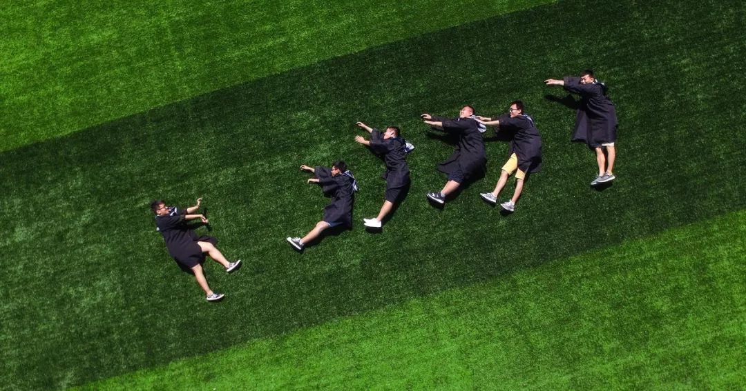 怎么拍出来的毕业照才好看,毕业了拍毕业照怎样好看