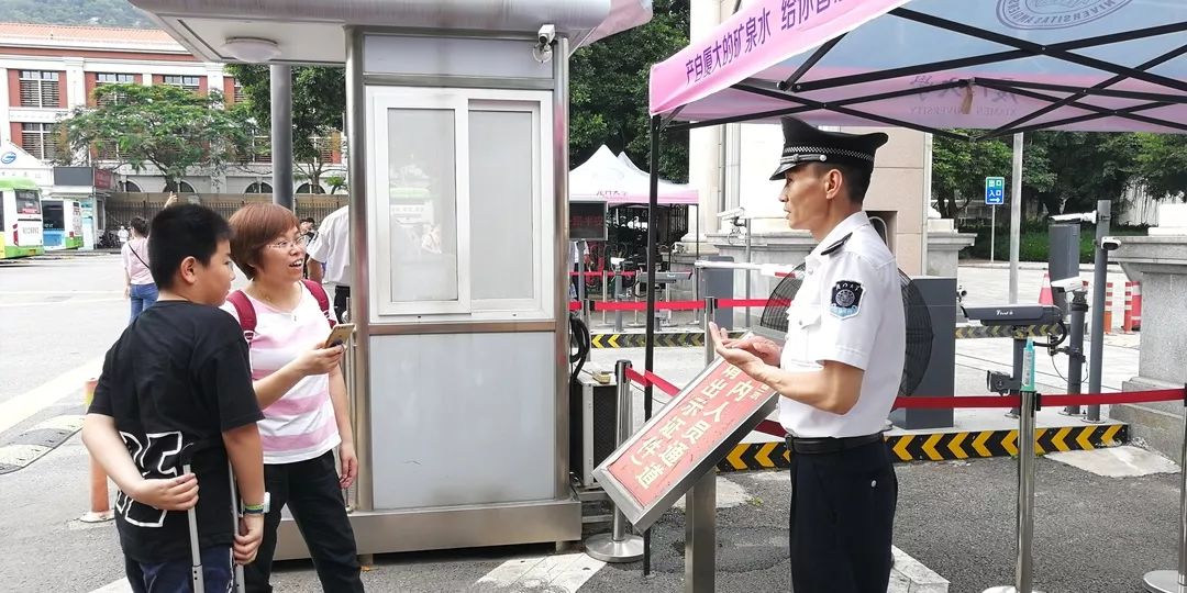 厦大51岁保安5年通过40多门考试,厦门大学保安获学士学位