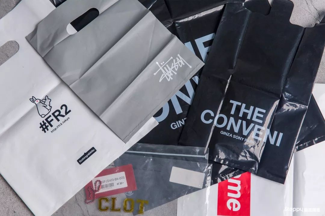 很想问问，你们有收集品牌包装袋或吊牌的癖好吗？