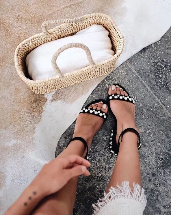 半个娱乐圈的女星都靠ta轰炸红毯！软底舒适、巨显腿长，回头率200%