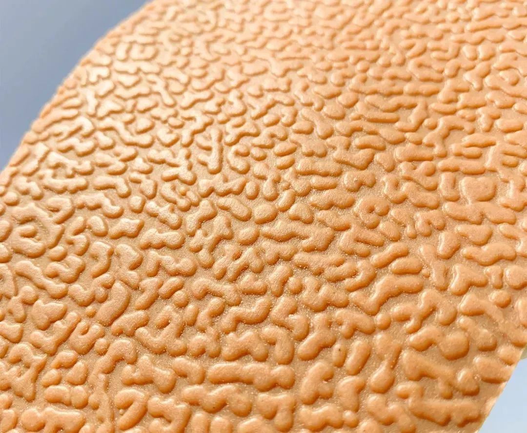 半个娱乐圈的女星都靠ta轰炸红毯！软底舒适、巨显腿长，回头率200%