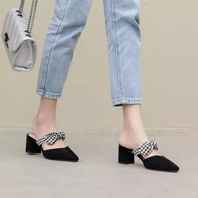 半个娱乐圈的女星都靠ta轰炸红毯！软底舒适、巨显腿长，回头率200%