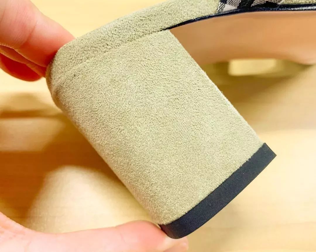 半个娱乐圈的女星都靠ta轰炸红毯！软底舒适、巨显腿长，回头率200%