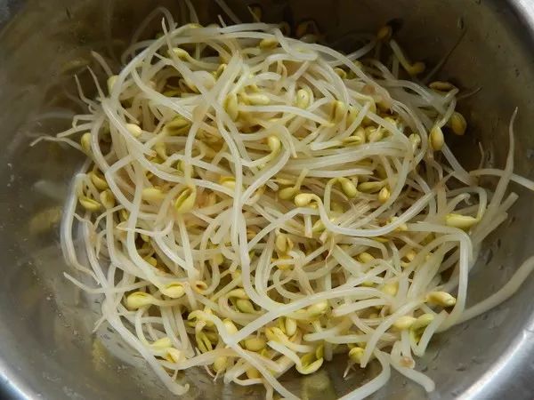 4岁男童10天换血7次，只因吃了半根生黄瓜，夏季这些食物你还在给孩子吃吗？