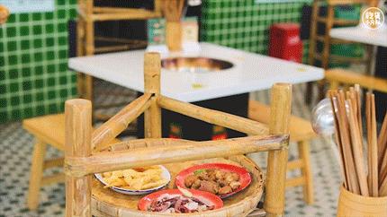 竹架子火锅，有5层高，一筐一筐吃