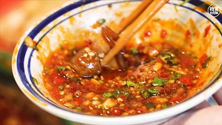 竹架子火锅，有5层高，一筐一筐吃