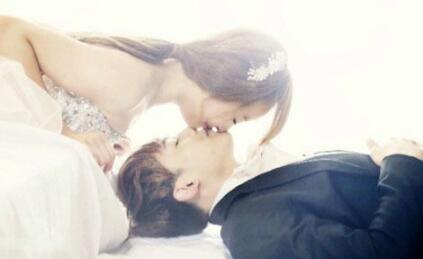 93年属鸡女的婚姻运势如何,93年属鸡女婚姻在哪年有变数