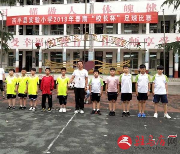 14日教育热点回忆：成都中考题出现利物浦FC：“FC”是什么的缩写？
