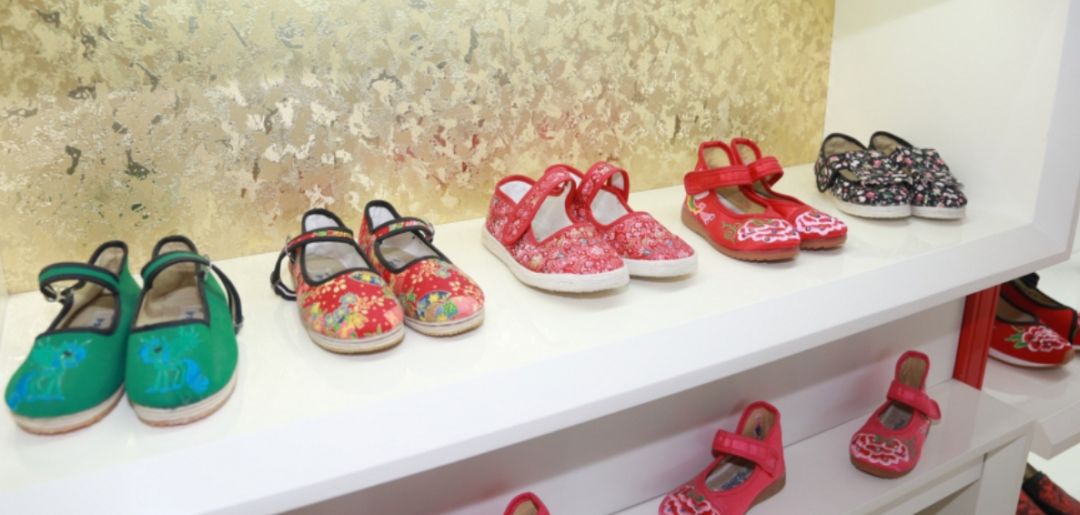 江苏非遗手工布鞋制作技艺传承人,传统布鞋手工技艺