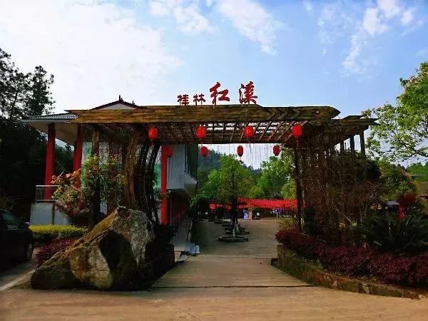 攻略|免费玩！水球大战、玻璃滑道、溜索、汉服穿越……桂林红溪森林瀑布满足你N个夏日期待