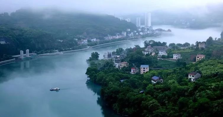 长阳是一个山清水秀的好地方,长阳很美的城