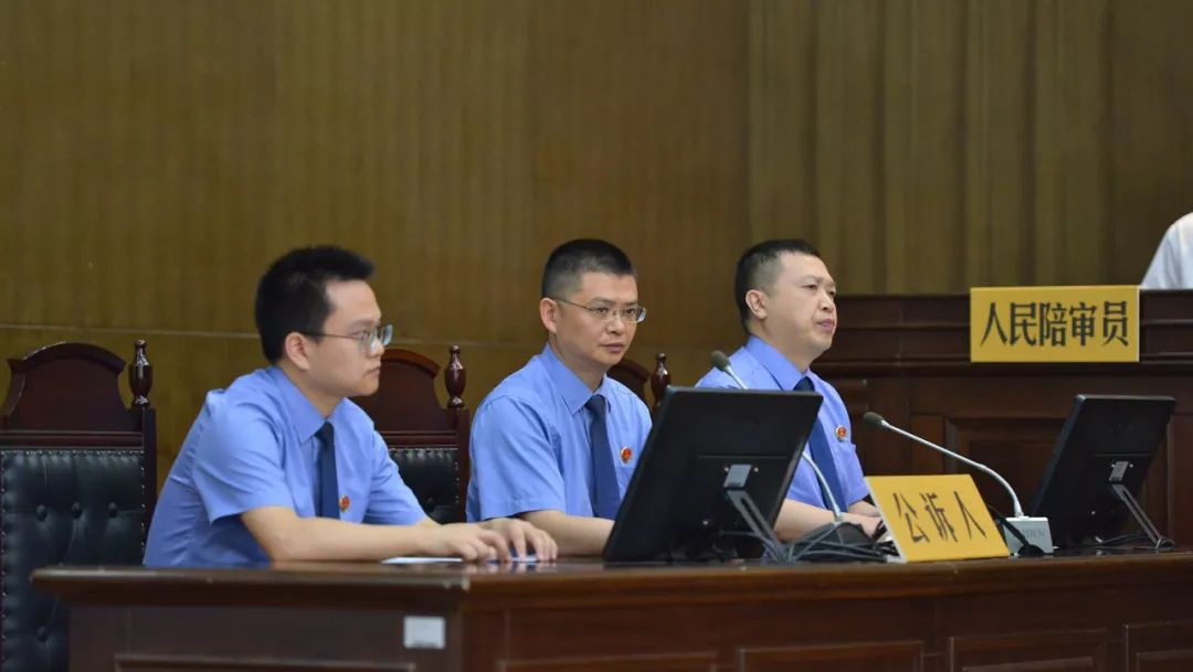 杀害狱警刺伤法官,男子刺伤法官刺死狱警维持死刑