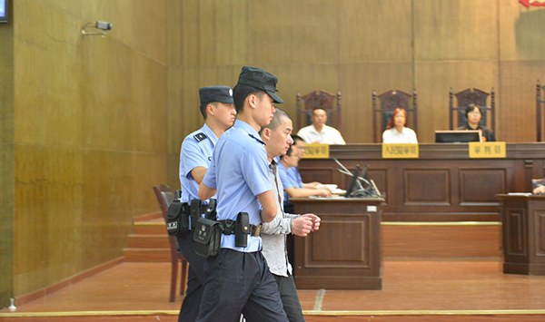 刑满释放杀狱警刺伤法官案,重庆杀害狱警