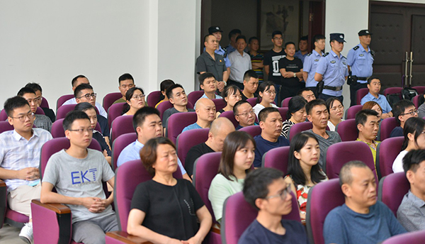 刑满释放杀狱警刺伤法官案,重庆杀害狱警