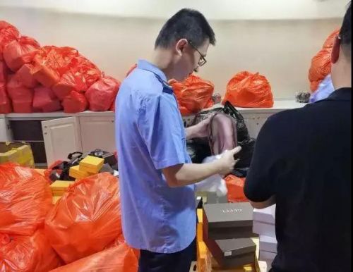 奢侈品包包代购造假黑幕曝光,奢侈品代购骗局揭秘视频