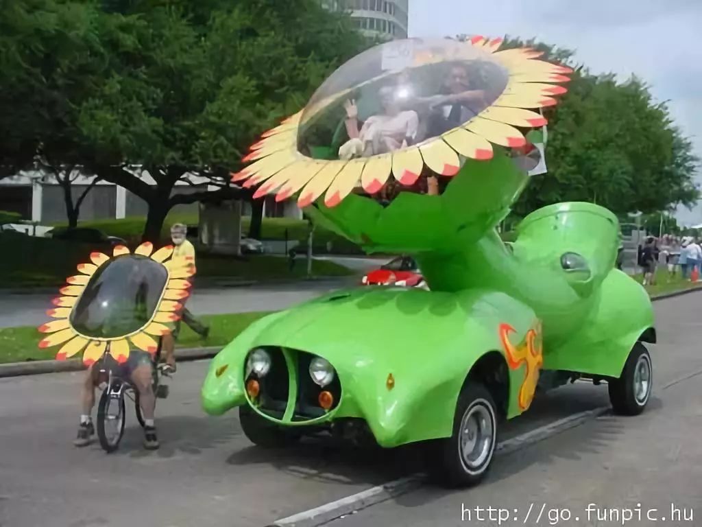最奇怪搞笑的车,世界上又搞笑又可怕的汽车