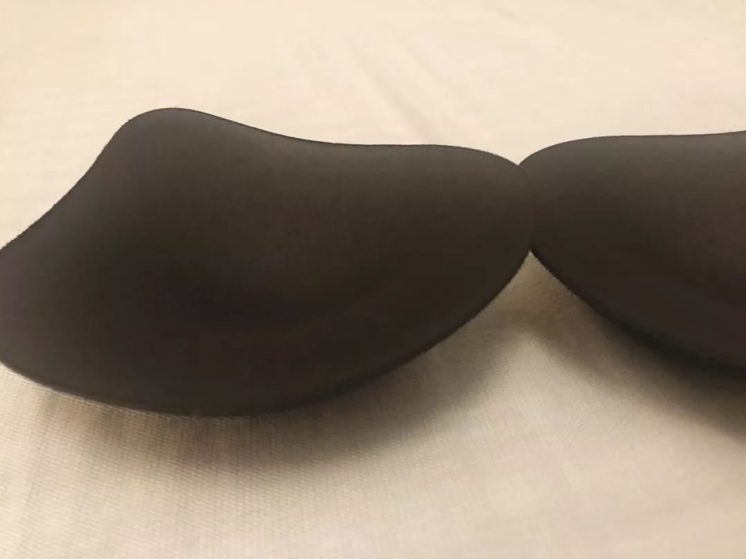 好物|尴尬，我看到你内衣的边边和背上勒出的肉了......