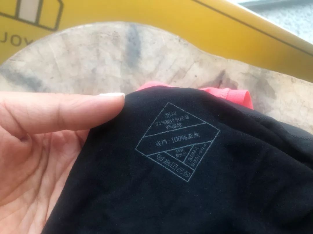 好物|尴尬，我看到你内衣的边边和背上勒出的肉了......