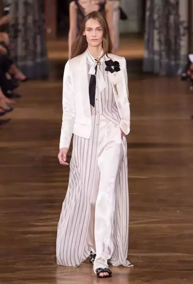 夏天跟裙子搭的凉拖,夏季凉拖配裙子百搭