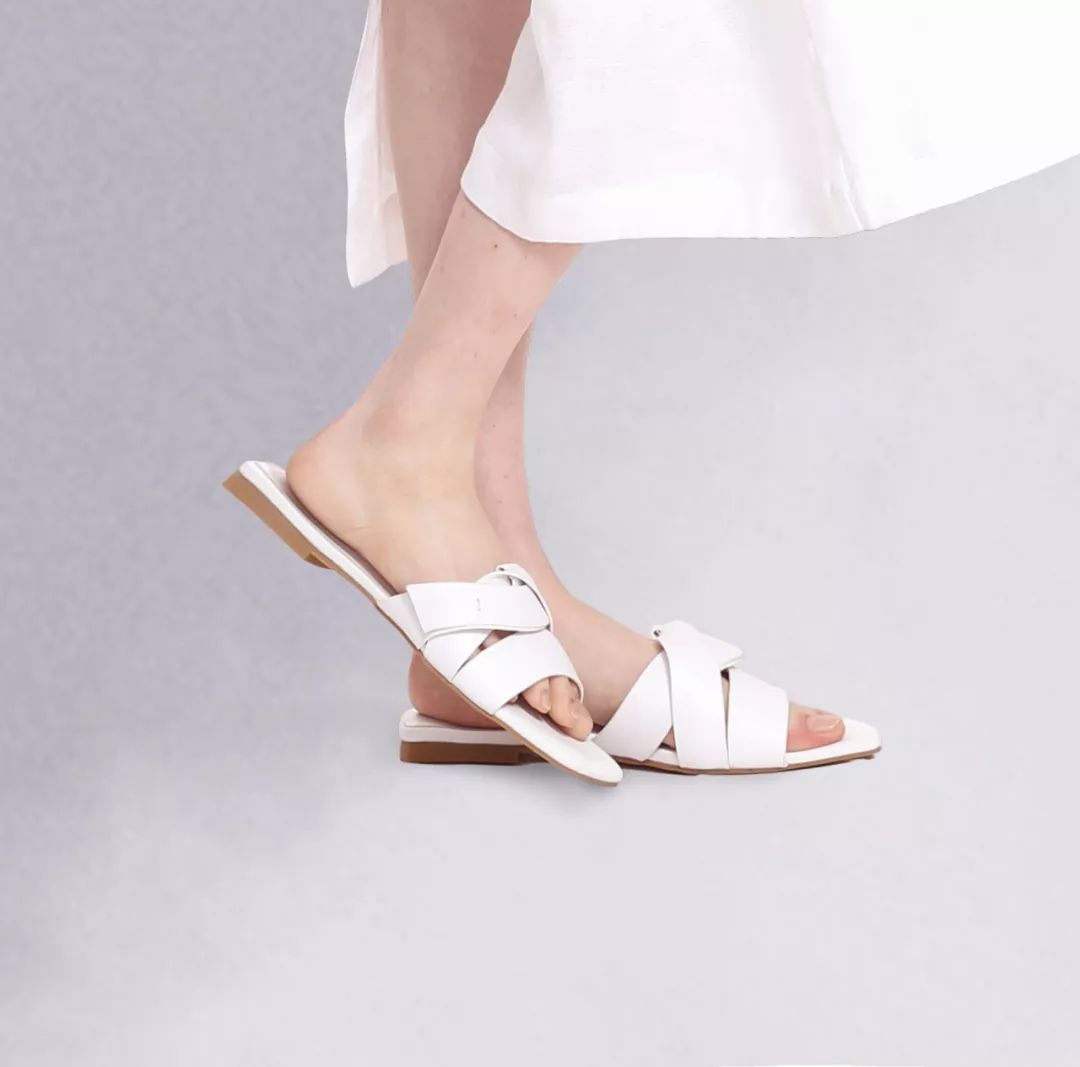 夏天跟裙子搭的凉拖,夏季凉拖配裙子百搭