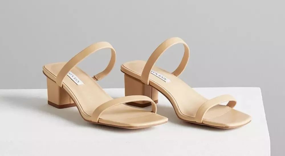 夏天跟裙子搭的凉拖,夏季凉拖配裙子百搭