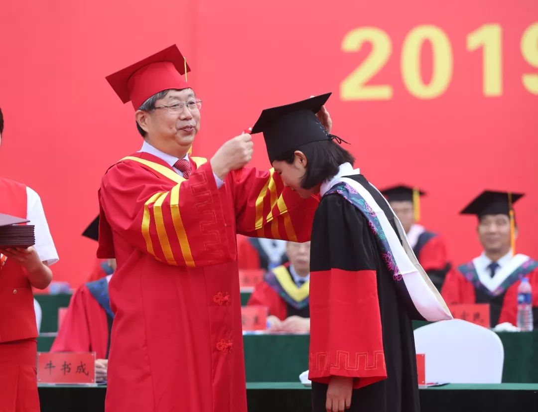 再见了我的大学央视纪录片,再见了我的大学诗朗诵