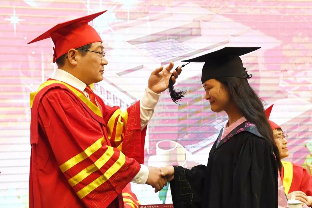 再见了我的大学央视纪录片,再见了我的大学诗朗诵