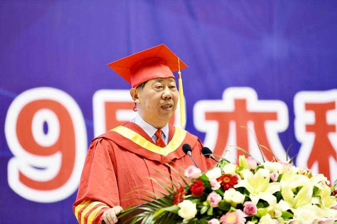 再见了我的大学央视纪录片,再见了我的大学诗朗诵