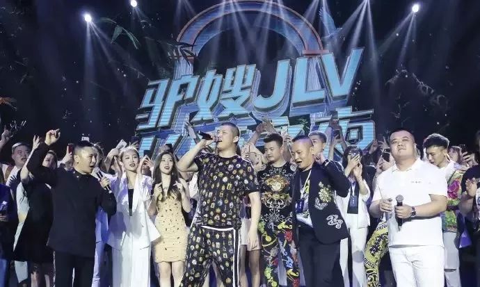 网红经济学家薛兆丰经济学讲义,网红经济学家儿子跳楼