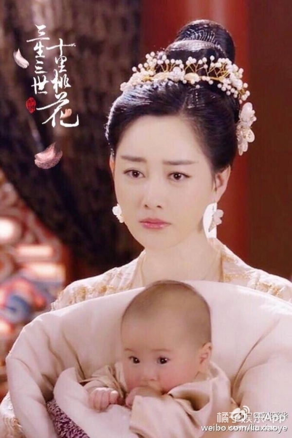 旧版还珠格格中令妃娘娘是谁,新还珠令妃娘娘是谁演的