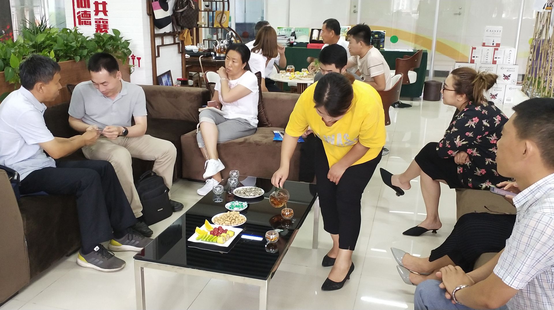 一壶茶约来八方客，小平台发挥大作用！德州“周末约茶”约出创意和商机