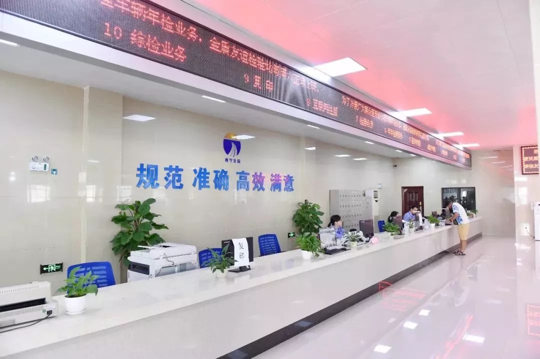 c1驾驶证逾期未换证怎么处罚,驾驶证逾期未换证出事故怎么办