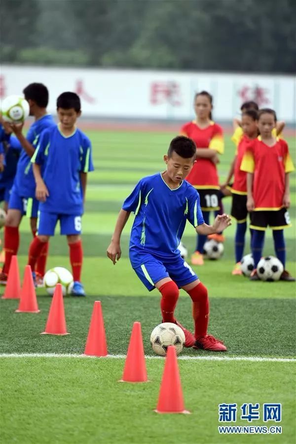 新华网：郯城留守儿童“足球乐园”度假期