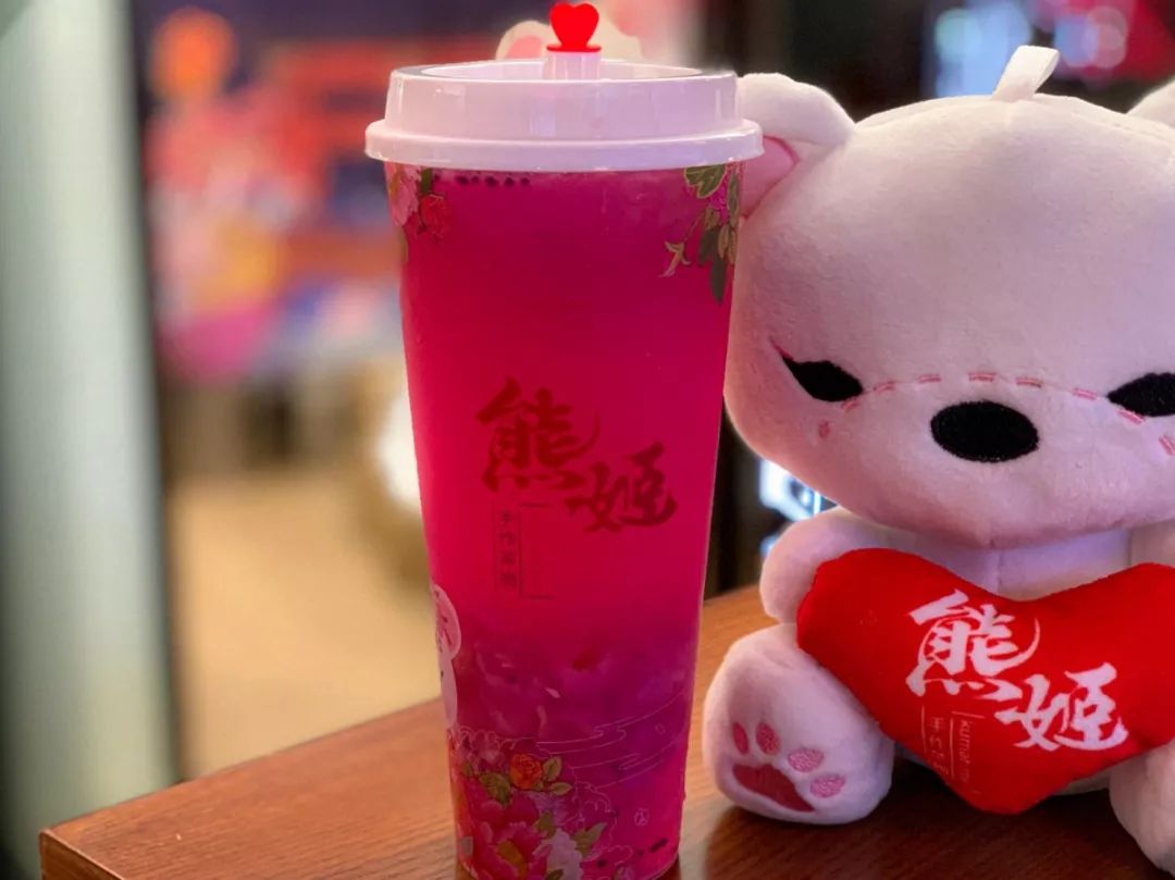 1000只熊爪免费送！这家少女心爆棚的奶茶店，刷爆了仙女们的朋友圈