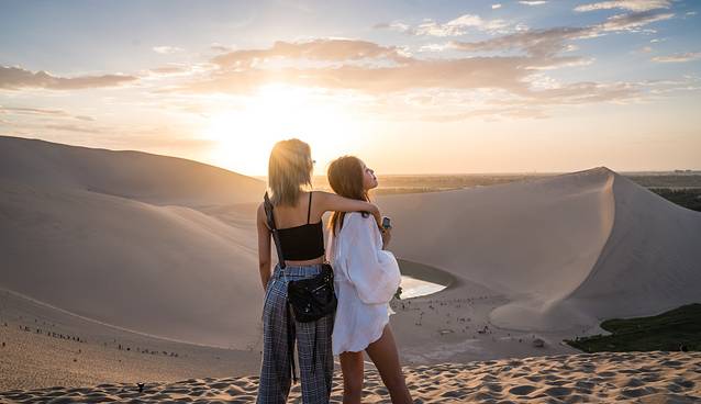 没想到，真有人在大漠建了一座能看星星的边城驿站